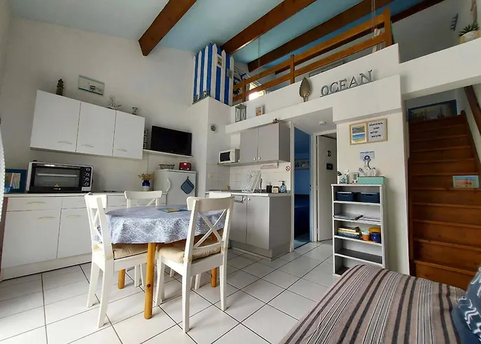 Maison Avec Piscine, Tennis Et Aire De Jeux à 950m De La De Sable Fin - - Fr-1-336-145 Hébergement de vacances